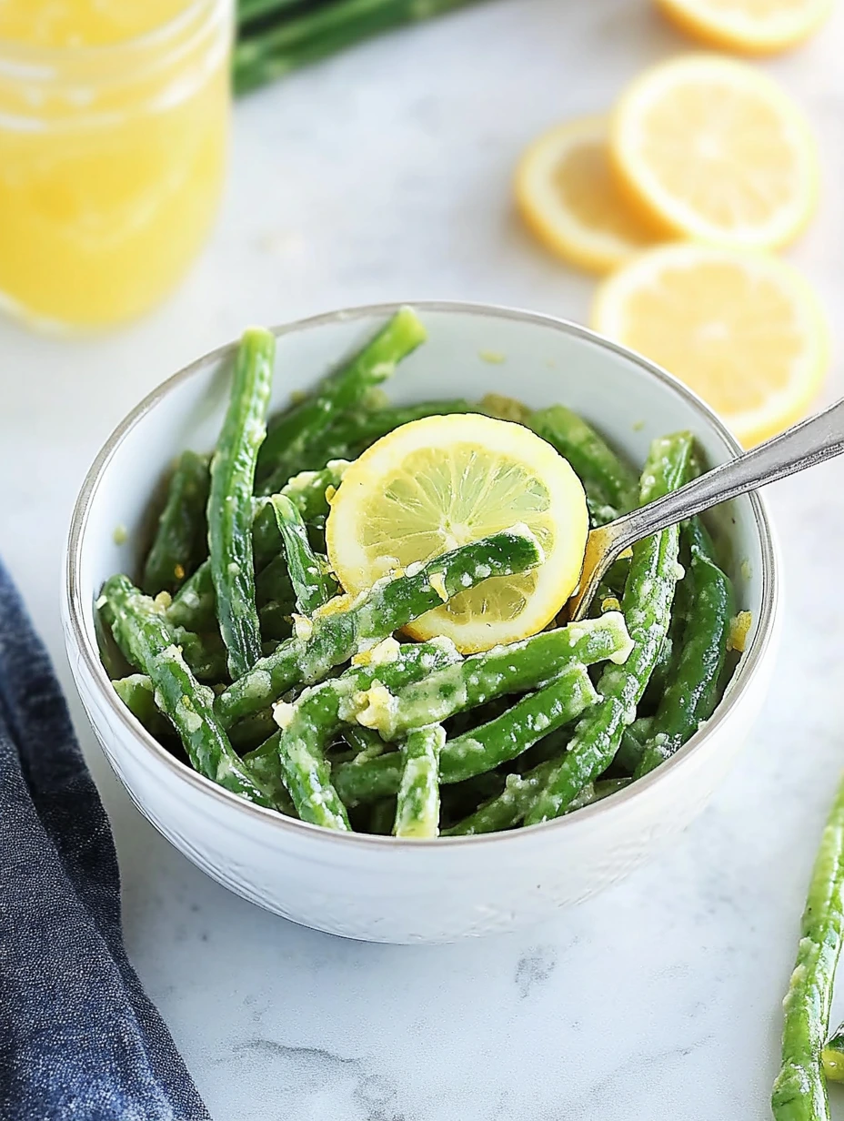 Färdig grön bönsallad med citronvinägrett
