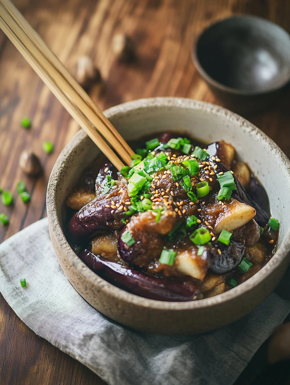 En skål japansk aubergine med miso